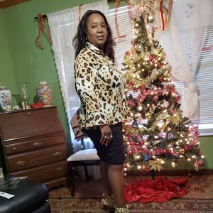 Meet your Posher, Elaine